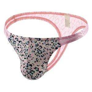 String sexy avec un motif léopard